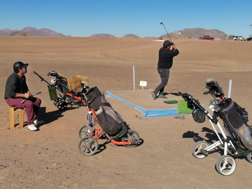/golfistas-se-toman-la-cancha-en-homenaje-al-dia-del-minero