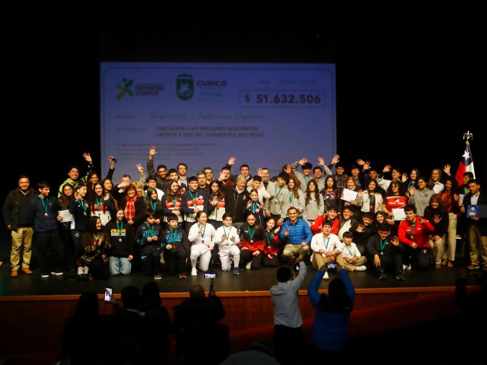 /curico-entrega-mas-de-51-millones-al-deporte-comunal