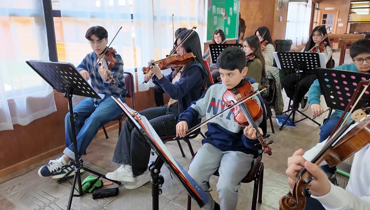 /la-musica-como-puente-para-el-futuro-la-historia-de-jovenes-becados-por-la