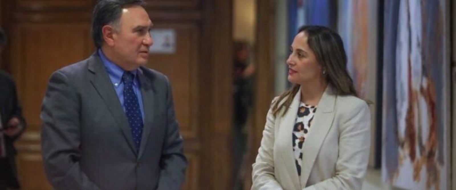 Diputados de Renovación Nacional buscan bajar radio ligada al Partido Comunista