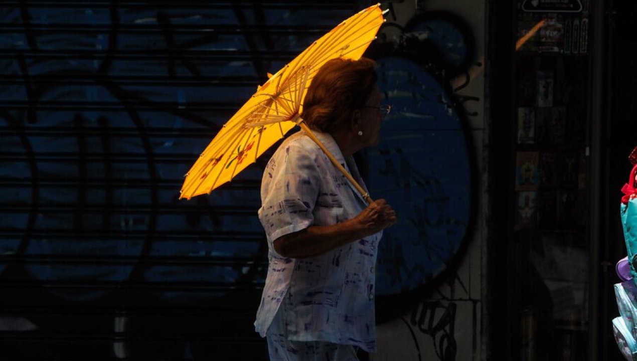 /actualidad/politica/elecciones/desmayos-en-el-estadio-nacional-por-golpes-de-calor-durante-las-votaciones