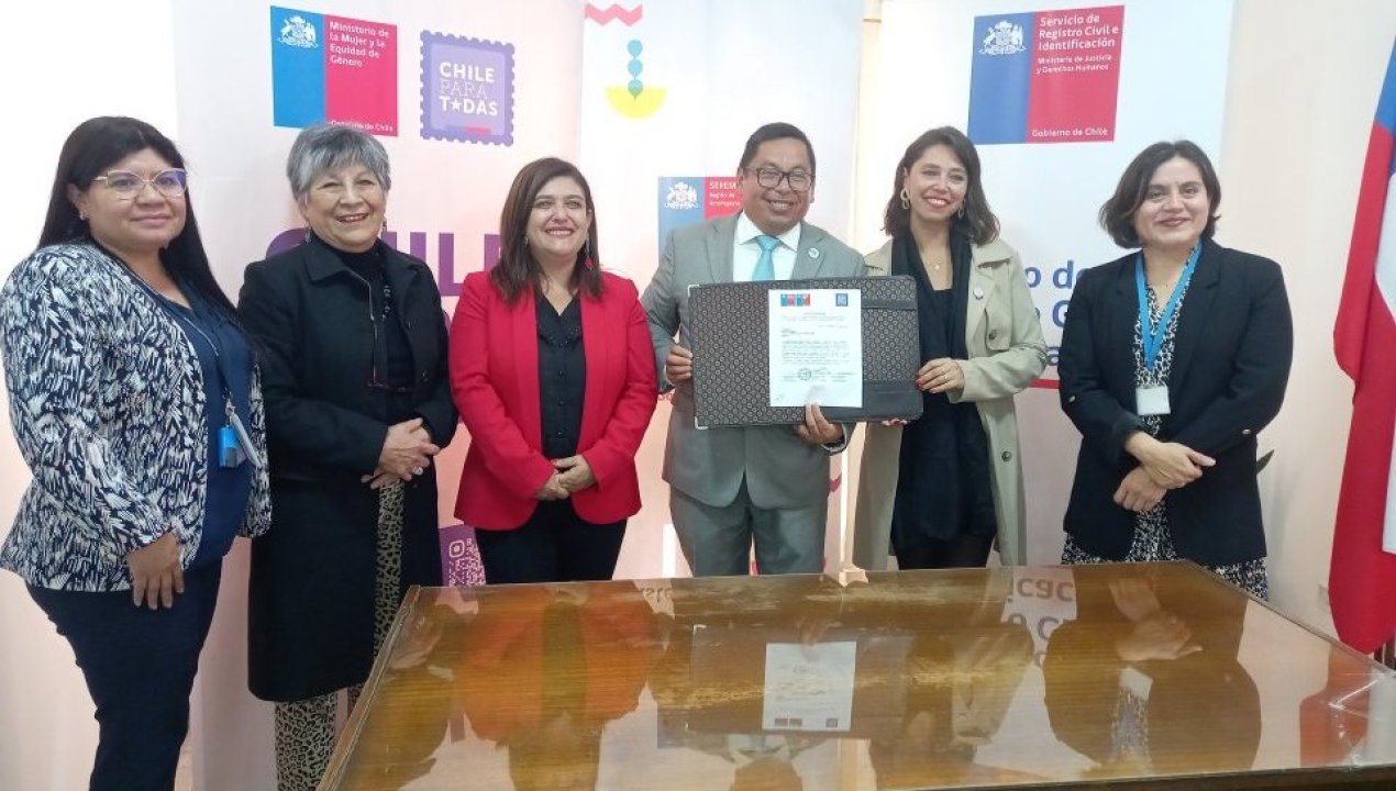 /firman-compromiso-para-espacio-infantil-en-el-registro-civil